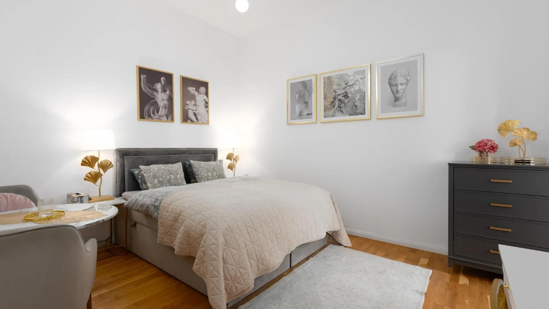 Klidny A Stylovy Apartman U Vaclavskeho Namesti Prague