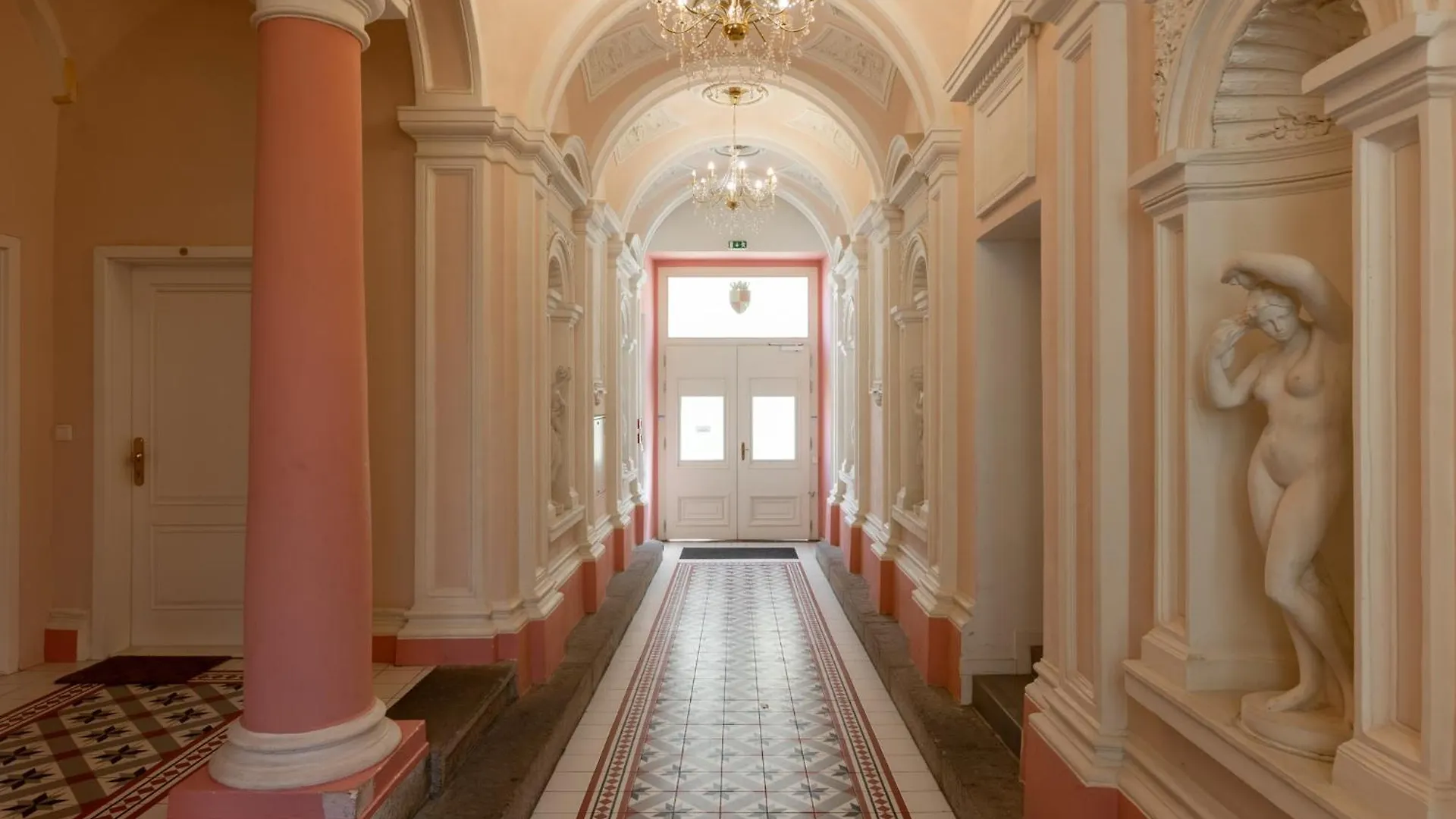 Klidny A Stylovy Apartman U Vaclavskeho Namesti Prague Apartment
