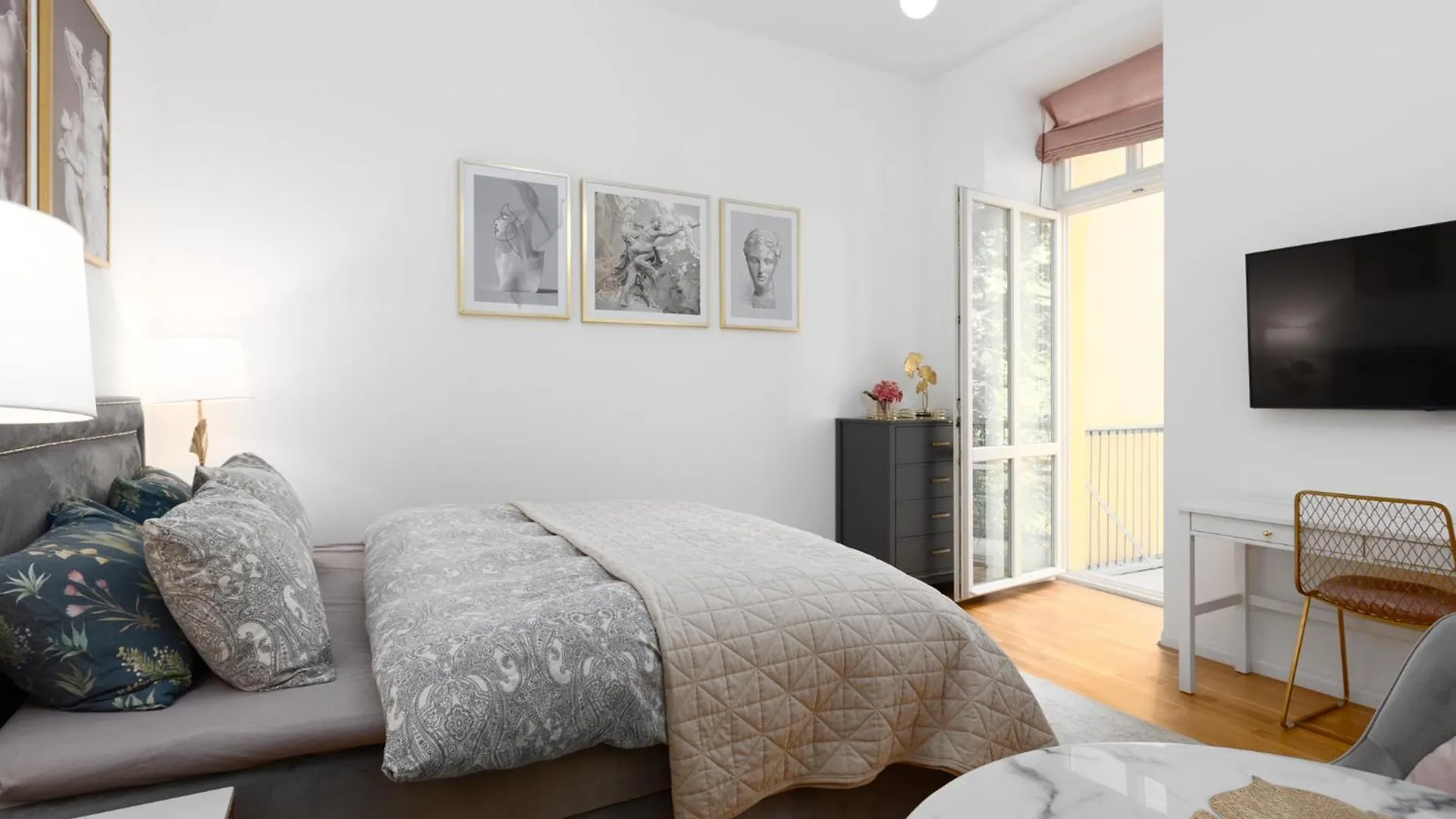 Klidny A Stylovy Apartman U Vaclavskeho Namesti Prague Apartment