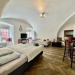 Nicolas Prague
